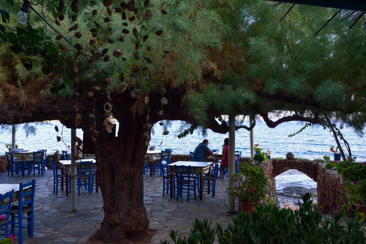 Taverna Akrogiali Loutro Exterior photo