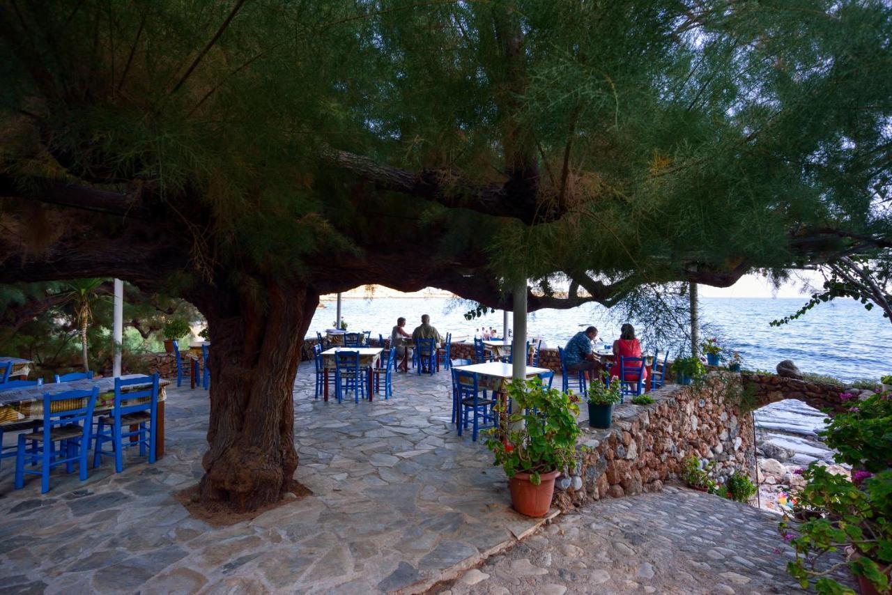 Taverna Akrogiali Loutro Exterior photo