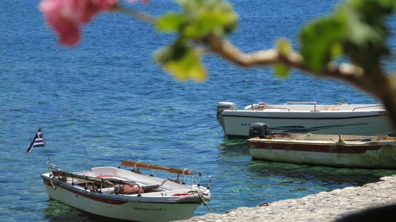 Taverna Akrogiali Loutro Exterior photo